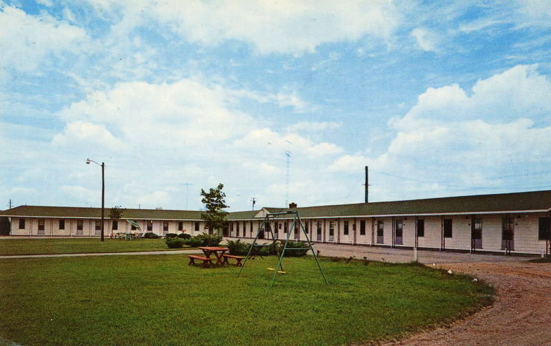 Maple Lane Motel (Hacienda Motel) - Vintage Postcard